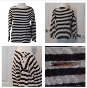 💙🌺Black and White Striped Sweater